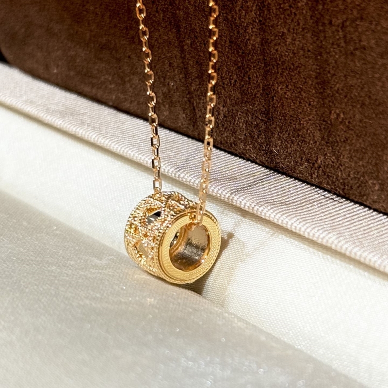 chr1st1an D10r necklaces